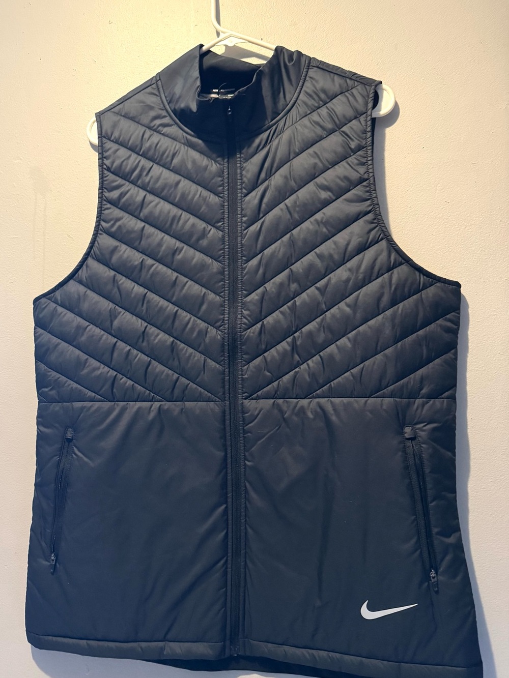 Nike Men’s Black Quilted Lightweight Vest